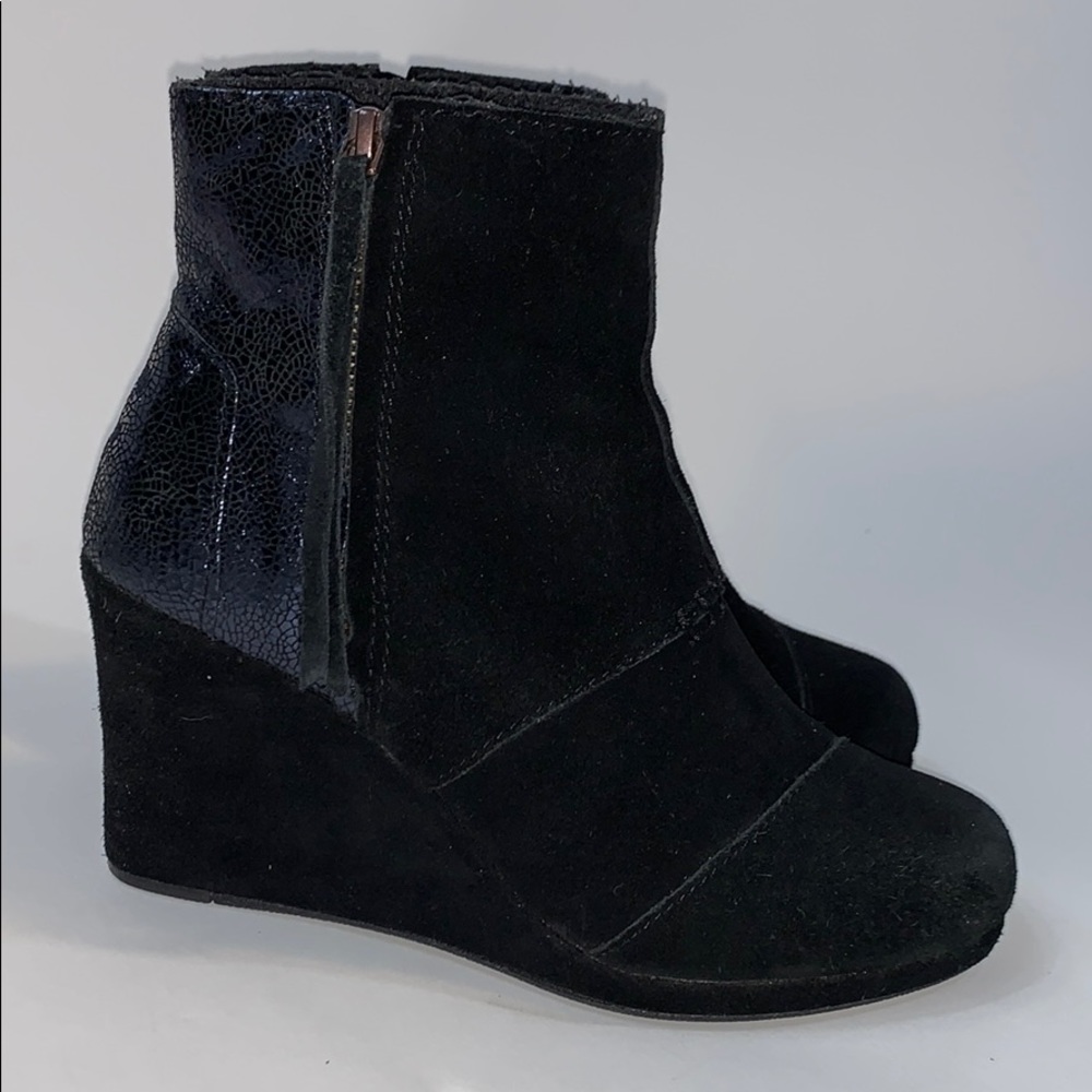 Toms black crackled heel suede desert boot…